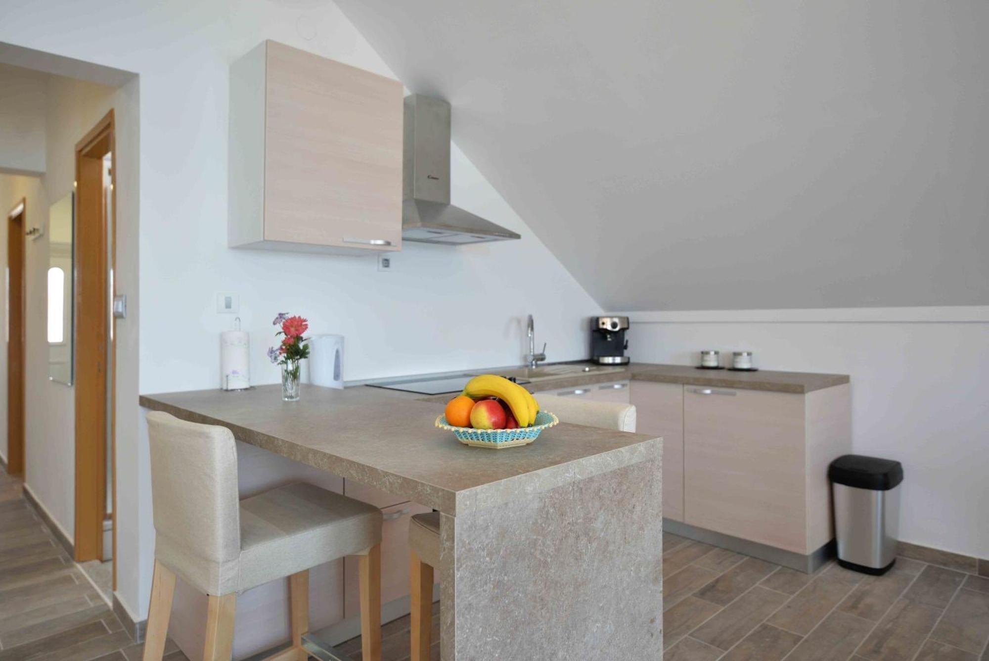 Apartments Mili - Near The Sea And The Centar Of Place Betina  Exterior foto