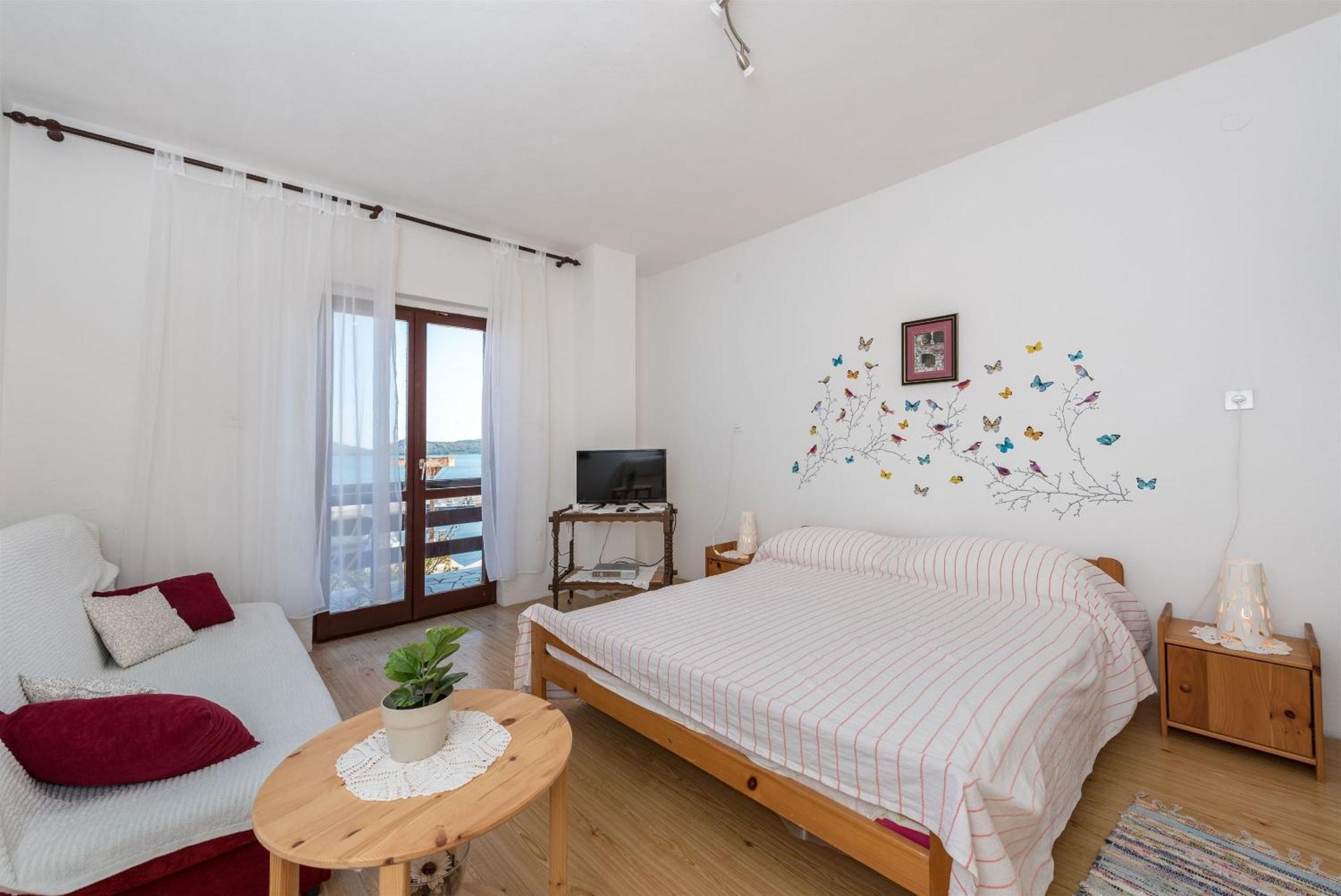 Apartments Mili - Near The Sea And The Centar Of Place Betina  Exterior foto