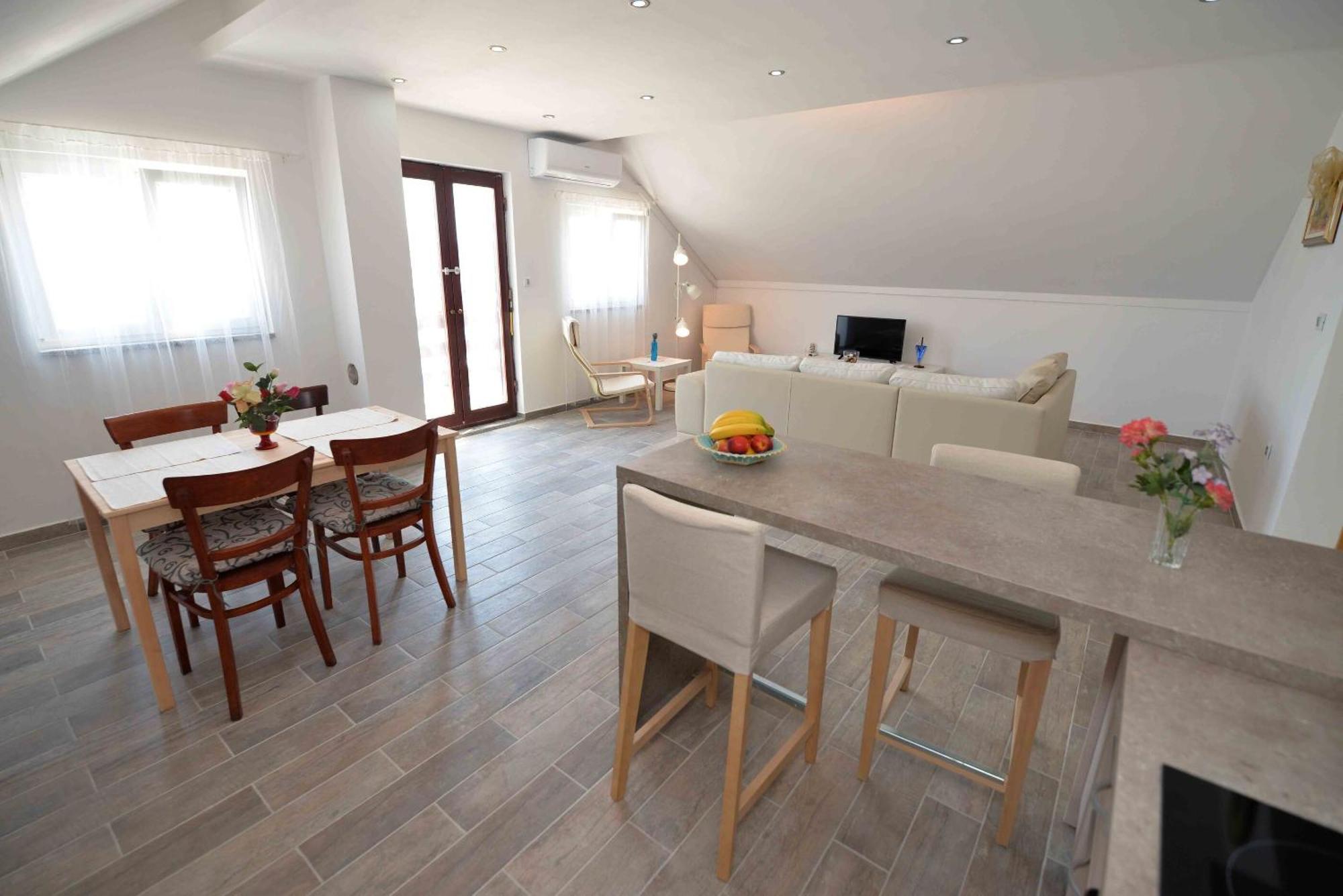 Apartments Mili - Near The Sea And The Centar Of Place Betina  Exterior foto