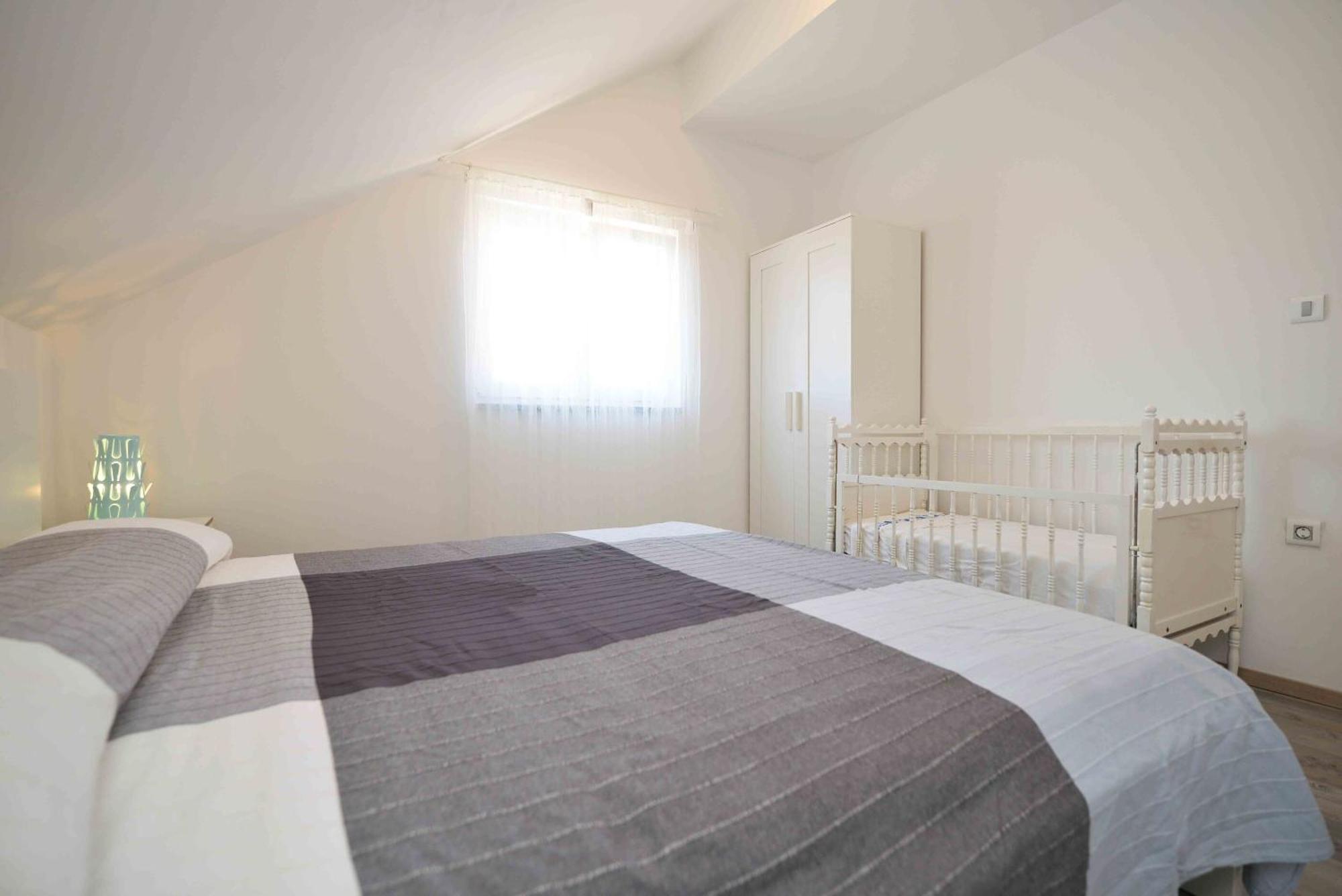 Apartments Mili - Near The Sea And The Centar Of Place Betina  Exterior foto