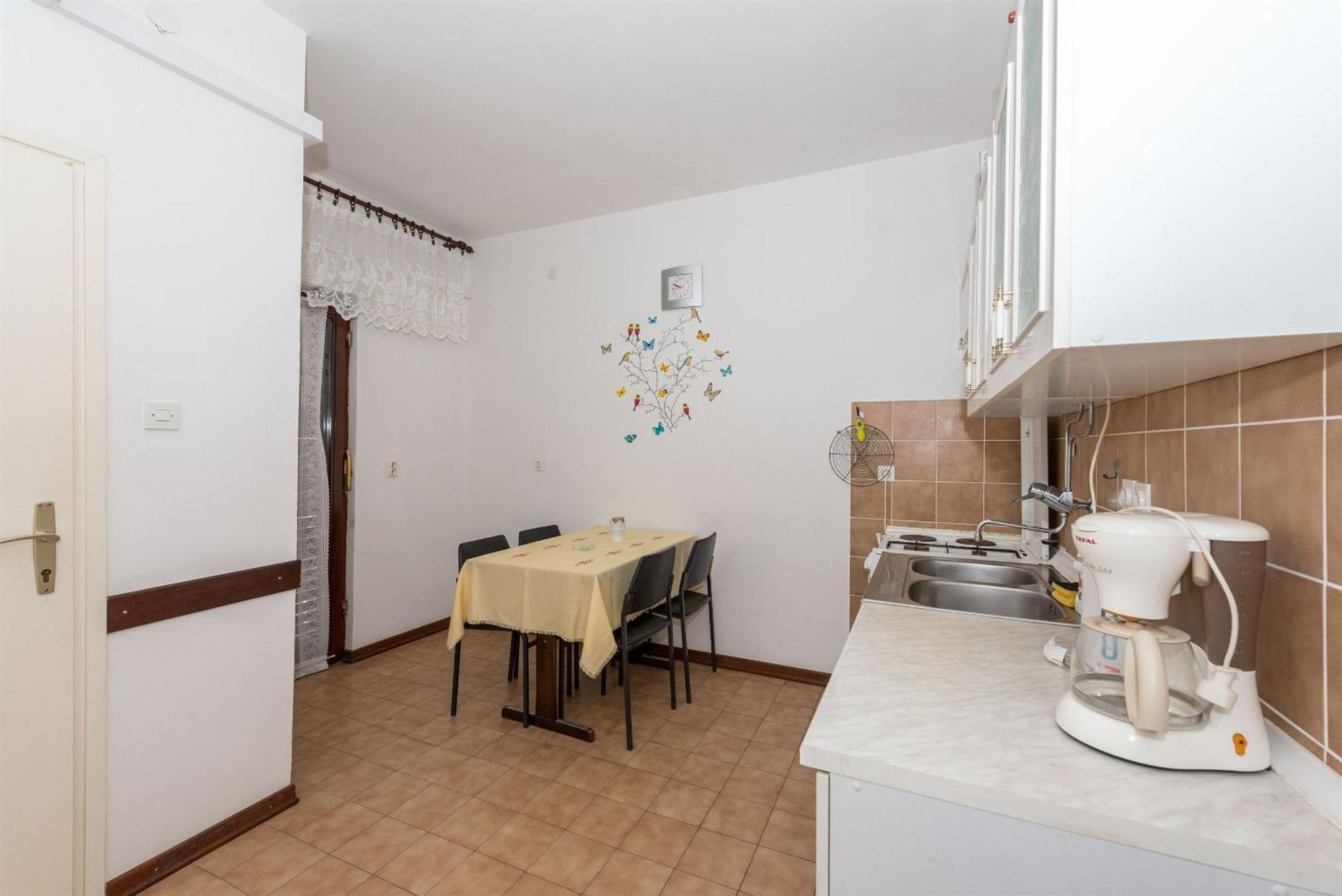 Apartments Mili - Near The Sea And The Centar Of Place Betina  Exterior foto