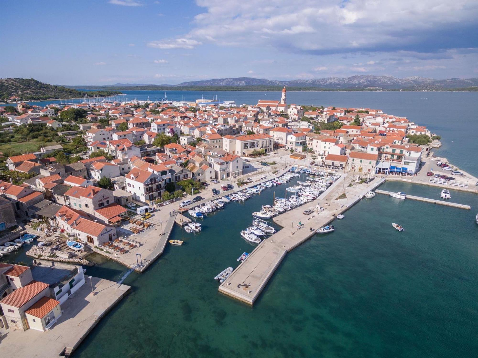 Apartments Mili - Near The Sea And The Centar Of Place Betina  Exterior foto