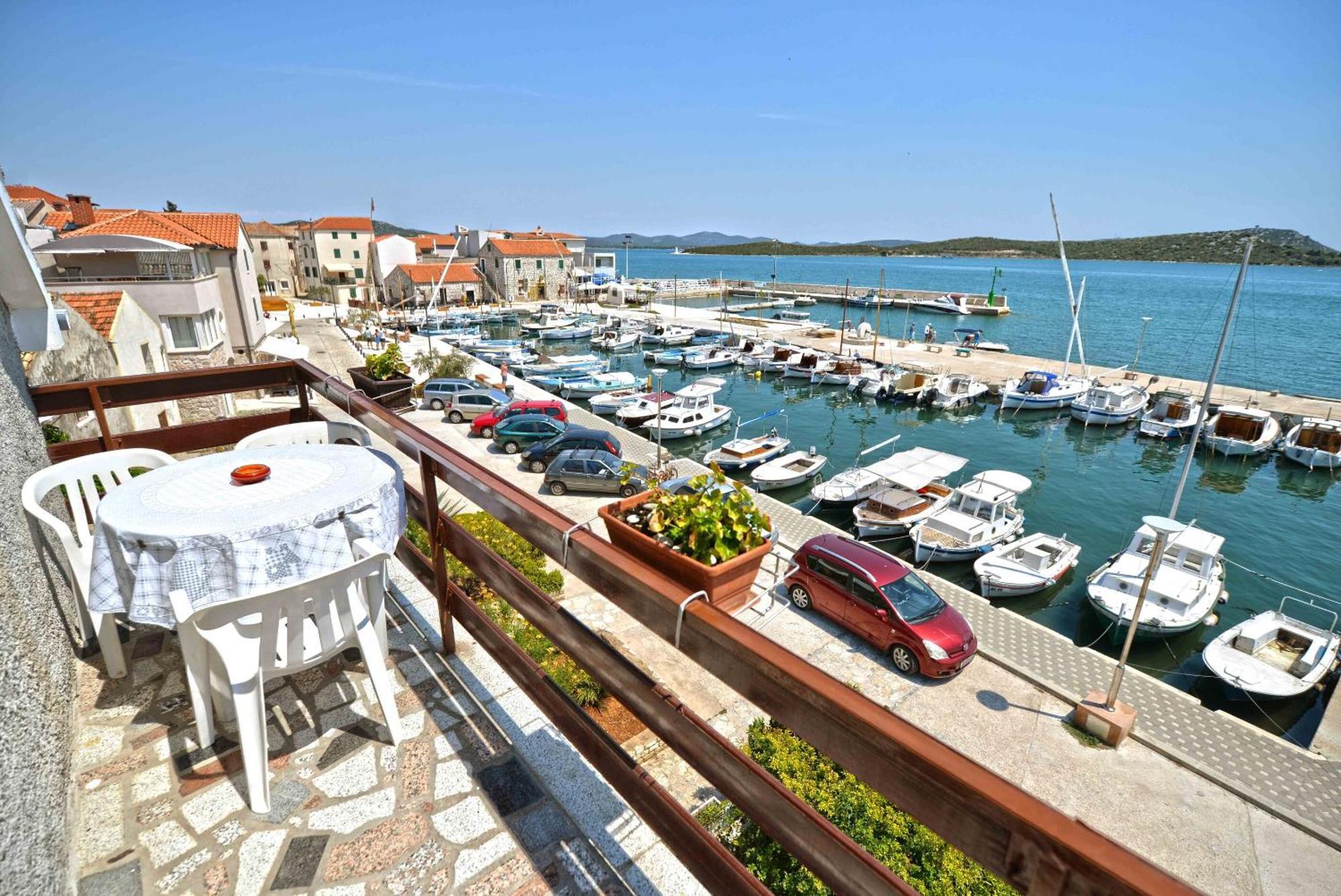 Apartments Mili - Near The Sea And The Centar Of Place Betina  Exterior foto
