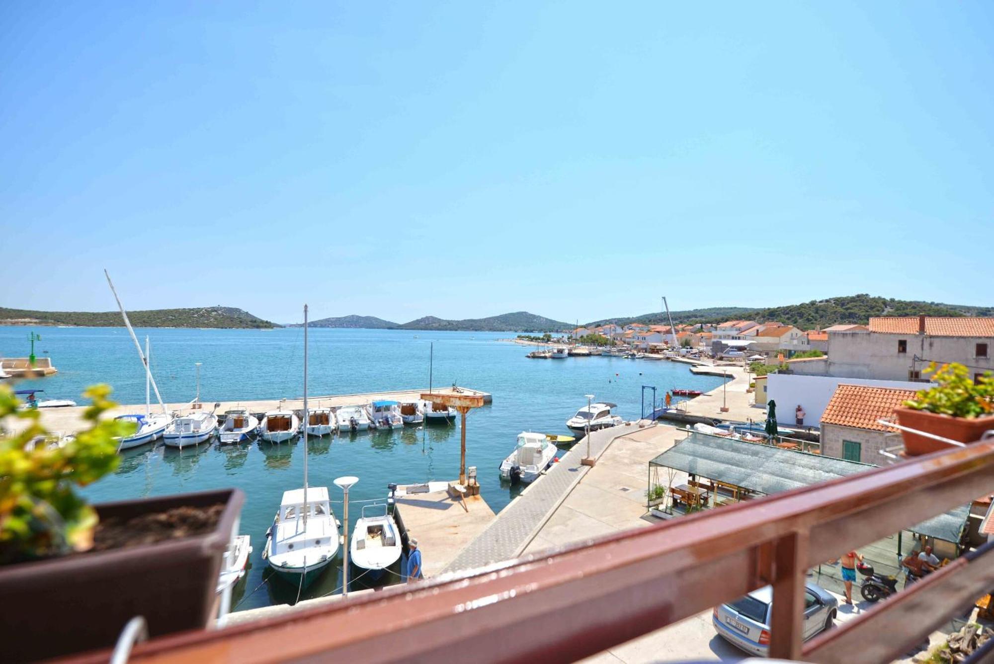 Apartments Mili - Near The Sea And The Centar Of Place Betina  Exterior foto